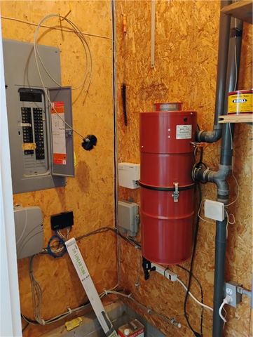 724 VILLAGE Drive, Girard, KS 66743