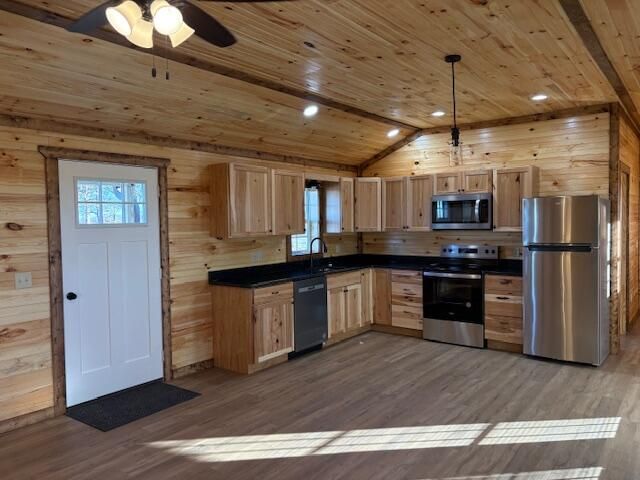 1757 Fr 1200, Crane, MO 65633