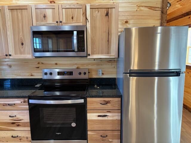 1757 Fr 1200, Crane, MO 65633