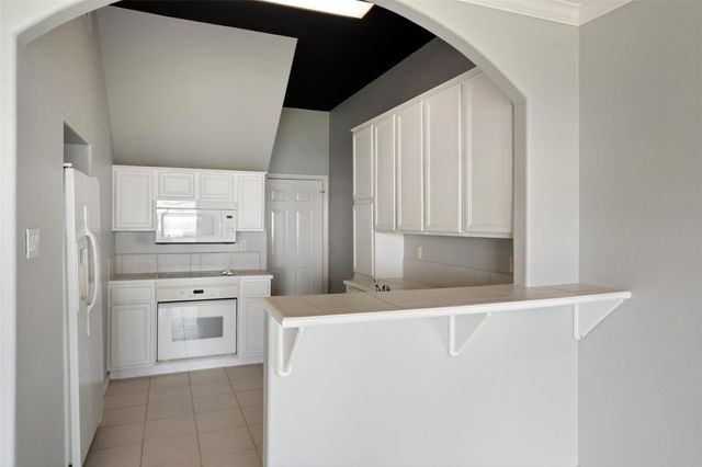 16 Regency Point, Conroe, TX 77356