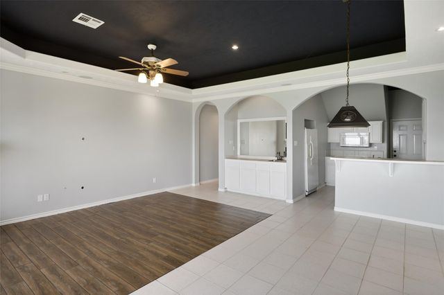 16 Regency Point, Conroe, TX 77356