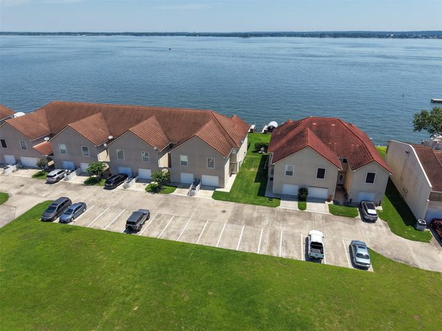 16 Regency Point, Conroe, TX 77356