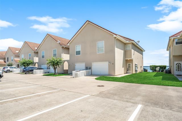 16 Regency Point, Conroe, TX 77356