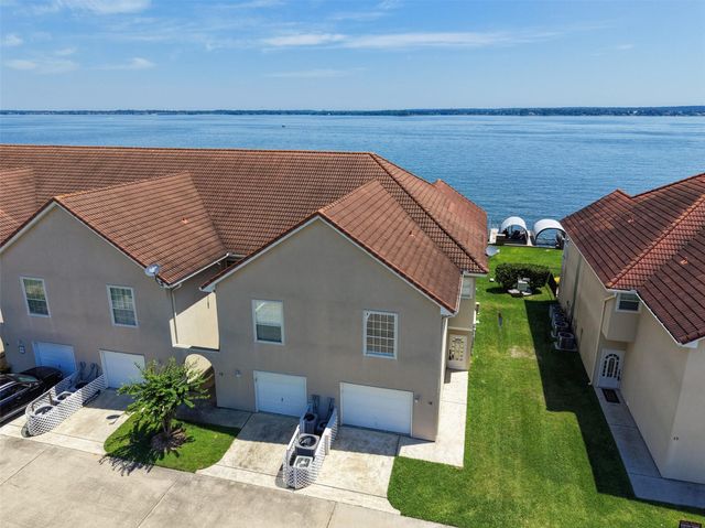 16 Regency Point, Conroe, TX 77356