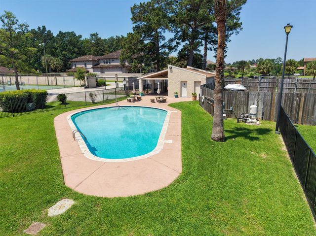 16 Regency Point, Conroe, TX 77356