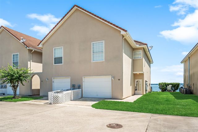 16 Regency Point, Conroe, TX 77356