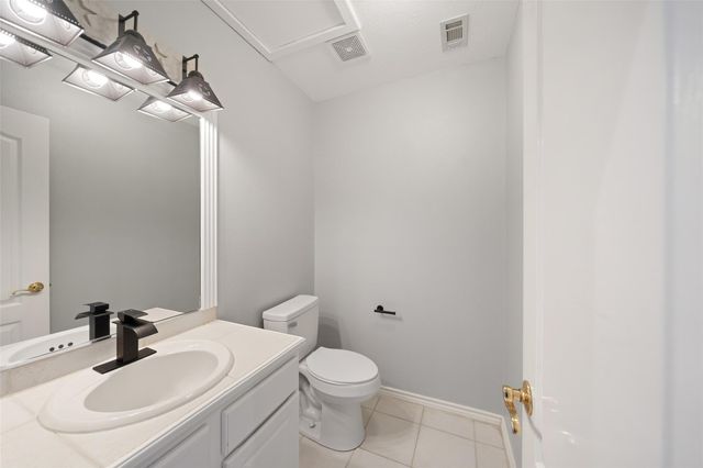 16 Regency Point, Conroe, TX 77356
