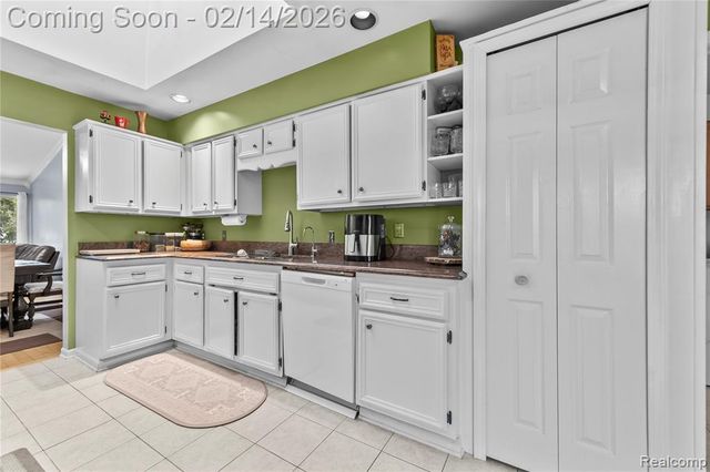 2162 London Bridge Drive, Rochester Hills, MI 48307