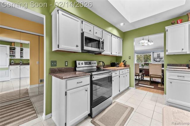 2162 London Bridge Drive, Rochester Hills, MI 48307