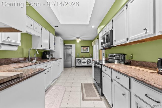 2162 London Bridge Drive, Rochester Hills, MI 48307