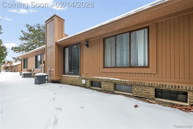 2162 London Bridge Drive, Rochester Hills, MI 48307