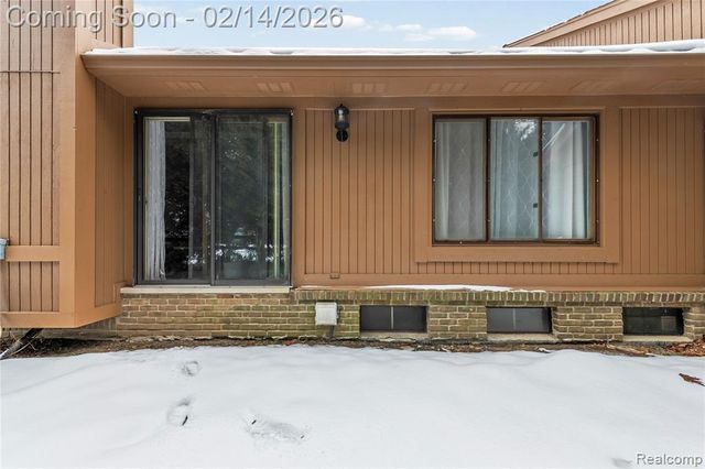 2162 London Bridge Drive, Rochester Hills, MI 48307