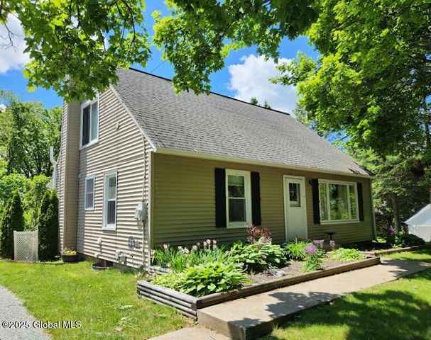 9 Elliot Avenue, East Greenbush, NY 12061
