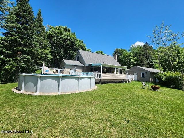 9 Elliot Avenue, East Greenbush, NY 12061