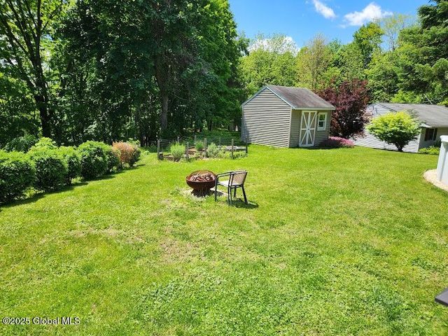 9 Elliot Avenue, East Greenbush, NY 12061