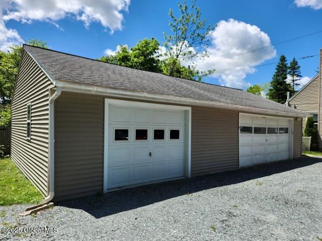 9 Elliot Avenue, East Greenbush, NY 12061