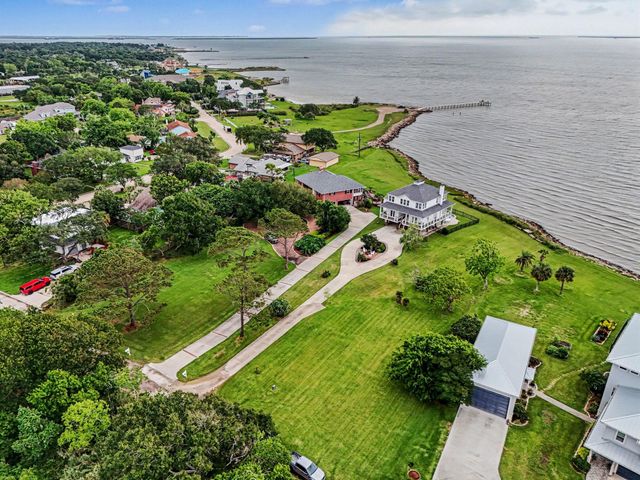 4522 Tharp Drive, Seabrook, TX 77586