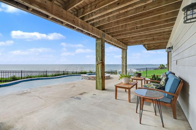 4522 Tharp Drive, Seabrook, TX 77586