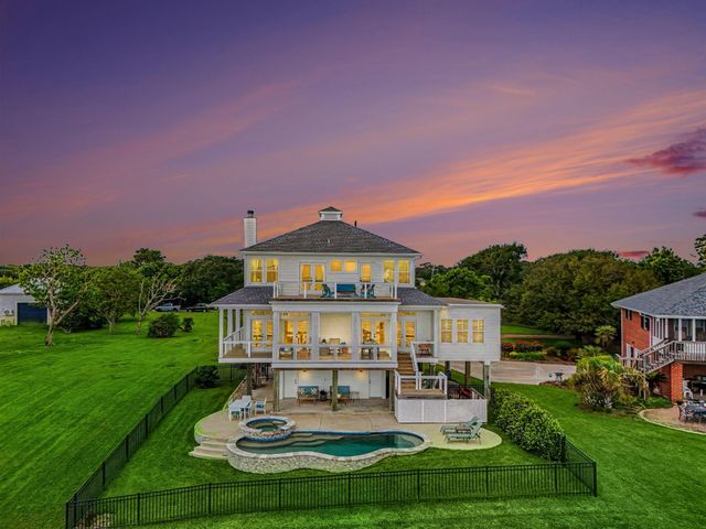 4522 Tharp Drive, Seabrook, TX 77586