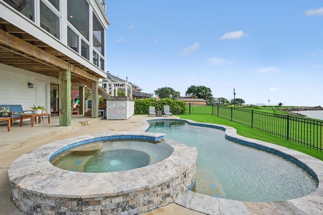4522 Tharp Drive, Seabrook, TX 77586