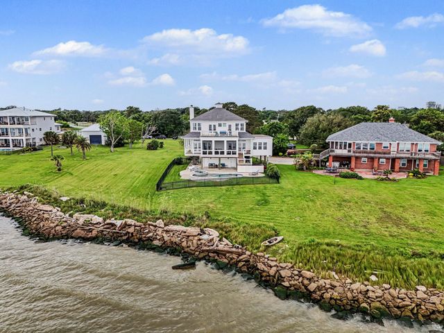 4522 Tharp Drive, Seabrook, TX 77586