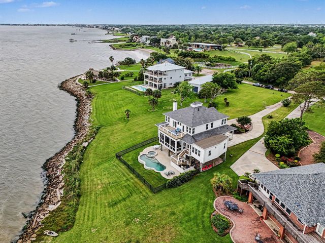 4522 Tharp Drive, Seabrook, TX 77586