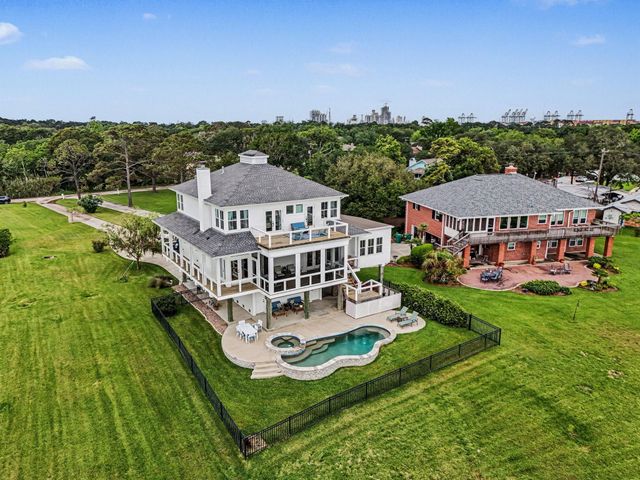 4522 Tharp Drive, Seabrook, TX 77586