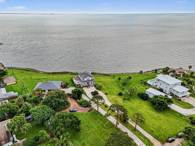 4522 Tharp Drive, Seabrook, TX 77586