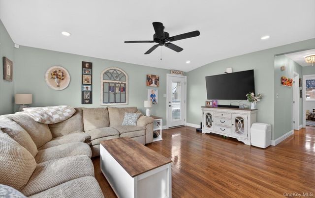 8 Duane Drive, Ronkonkoma, NY 11779