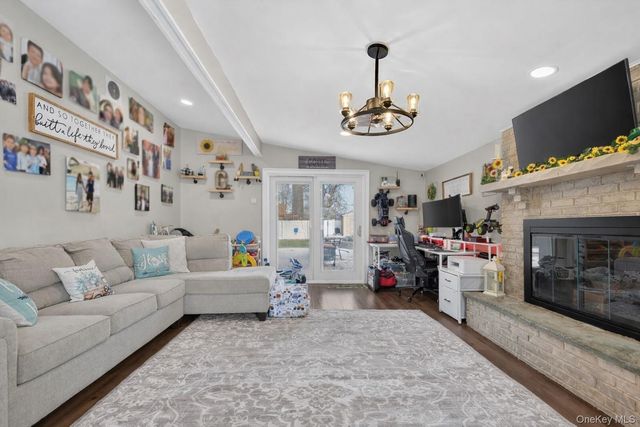 8 Duane Drive, Ronkonkoma, NY 11779