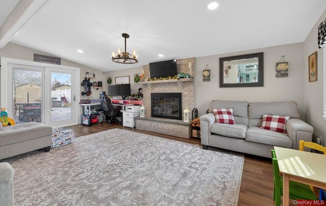 8 Duane Drive, Ronkonkoma, NY 11779