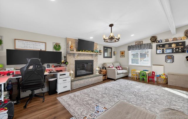 8 Duane Drive, Ronkonkoma, NY 11779