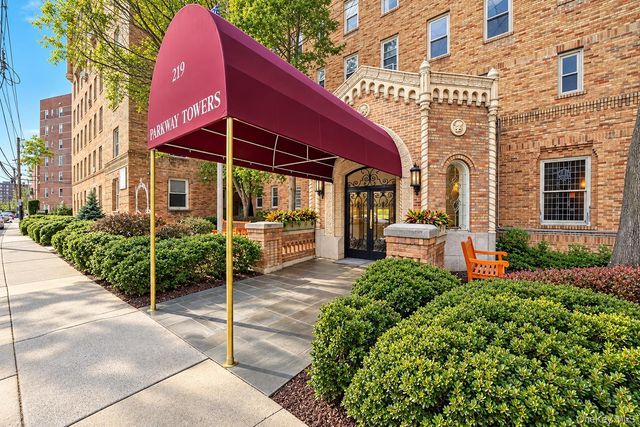 219 Bronx River Road 4N, Yonkers, NY 10704
