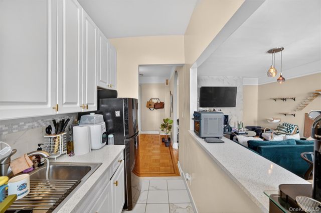 219 Bronx River Road 4N, Yonkers, NY 10704