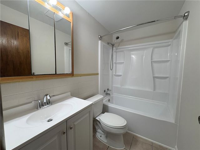 927 Vance Ave Unit A A, Coraopolis, PA 15108