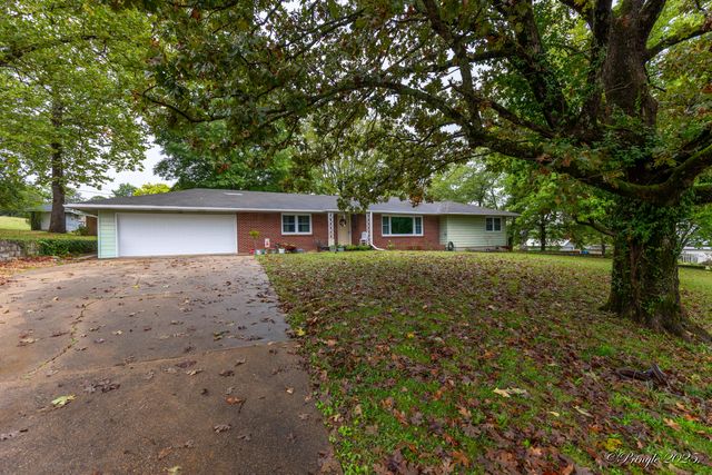 1104 Cedar Avenue, Cabool, MO 65689