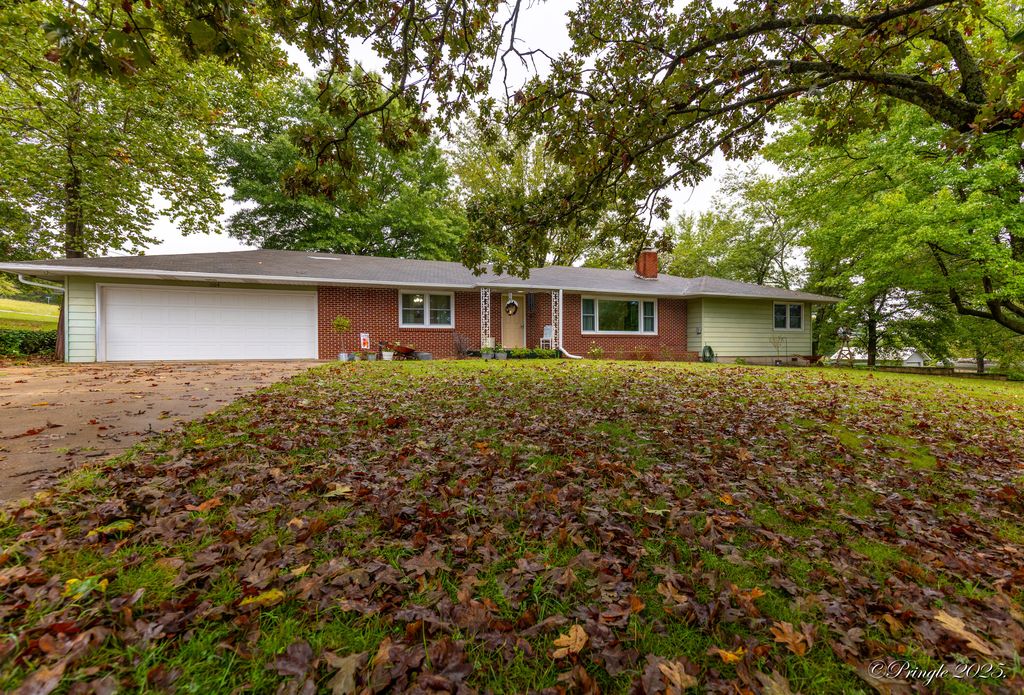 1104 Cedar Avenue, Cabool, MO 65689