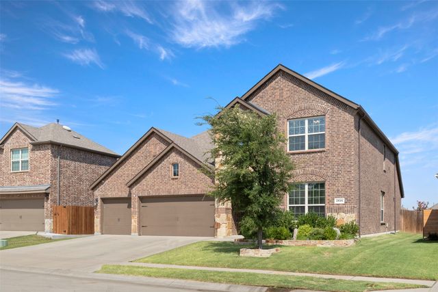 2816 Half Moon Road, Aubrey, TX 76227