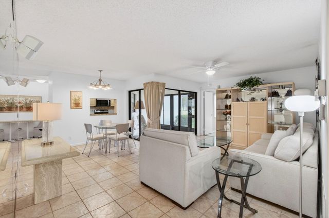 5851 Parkwalk Drive, Boynton Beach, FL 33472