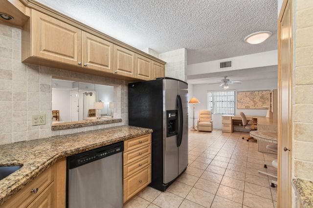 5851 Parkwalk Drive, Boynton Beach, FL 33472