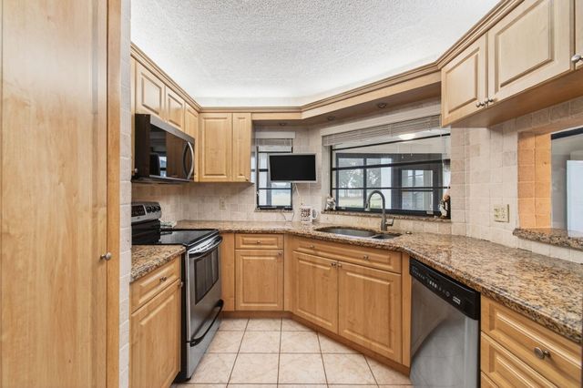 5851 Parkwalk Drive, Boynton Beach, FL 33472