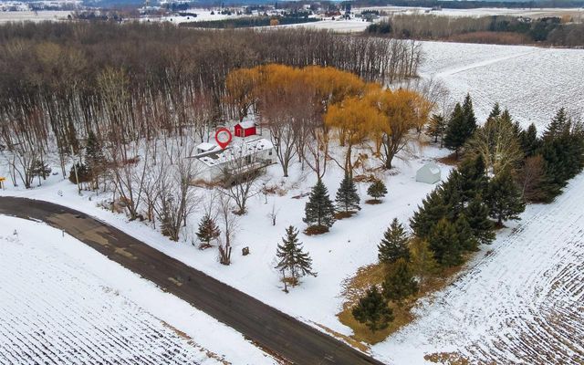 7707 QUIGLEY ROAD, Omro, WI 54963