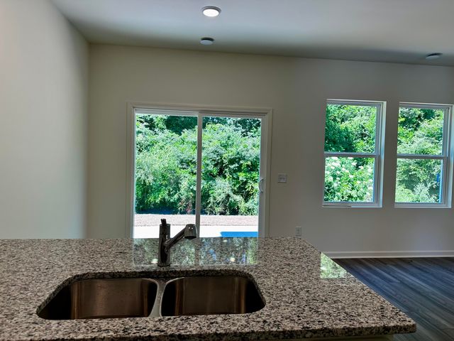 8867 Salamander Road 33, North Charleston, SC 29406
