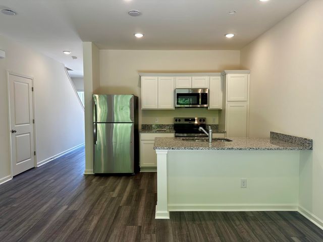 8867 Salamander Road 33, North Charleston, SC 29406
