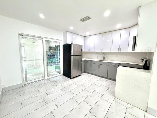 4655 SW 33rd Avenue 2b, Fort Lauderdale, FL 33312