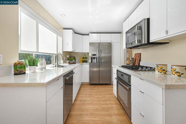 1889 Countrywood Ct, Walnut Creek, CA 94598