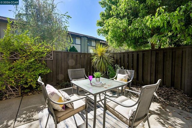 1889 Countrywood Ct, Walnut Creek, CA 94598