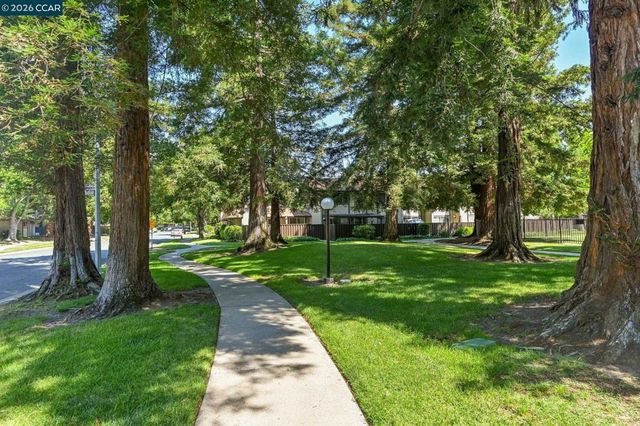 1889 Countrywood Ct, Walnut Creek, CA 94598