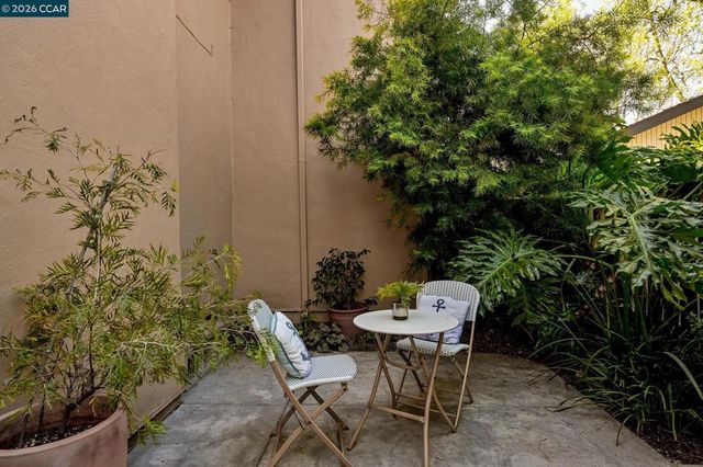 1889 Countrywood Ct, Walnut Creek, CA 94598