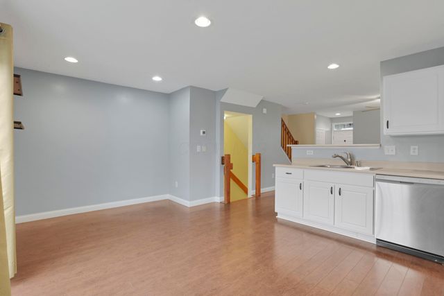 243 Oxford Oak Drive, Blacklick, OH 43004